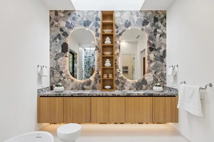 743 Edge Lane, Los Altos, California 94024