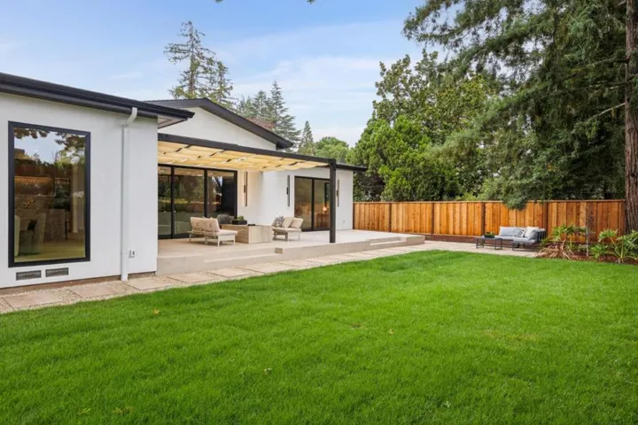 743 Edge Lane, Los Altos, California 94024