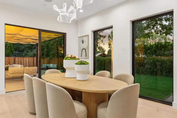 743 Edge Lane, Los Altos, California 94024