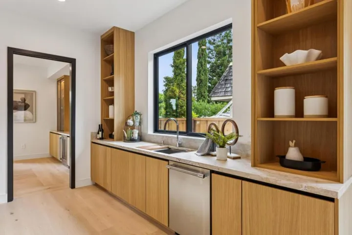 743 Edge Lane, Los Altos, California 94024
