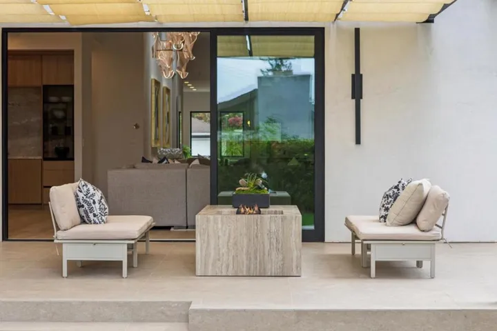 743 Edge Lane, Los Altos, California 94024