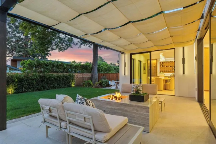 743 Edge Lane, Los Altos, California 94024