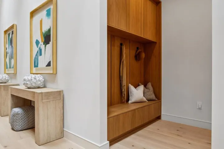 743 Edge Lane, Los Altos, California 94024