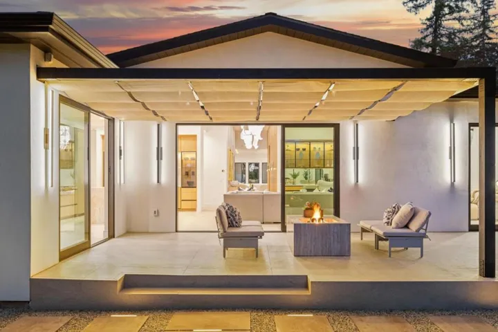 743 Edge Lane, Los Altos, California 94024
