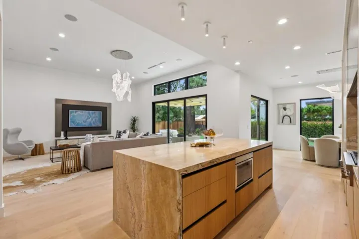 743 Edge Lane, Los Altos, California 94024