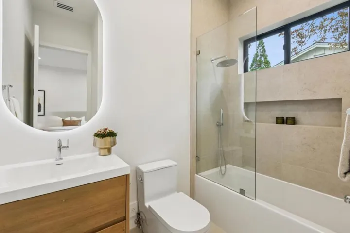 743 Edge Lane, Los Altos, California 94024