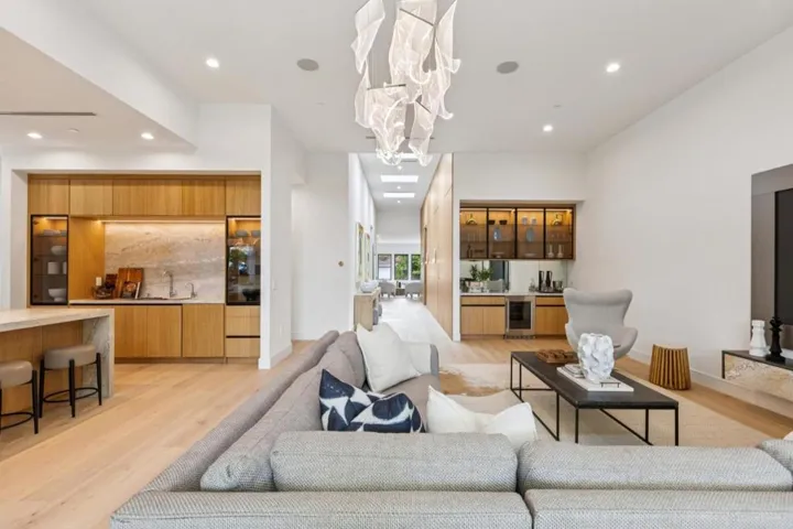 743 Edge Lane, Los Altos, California 94024