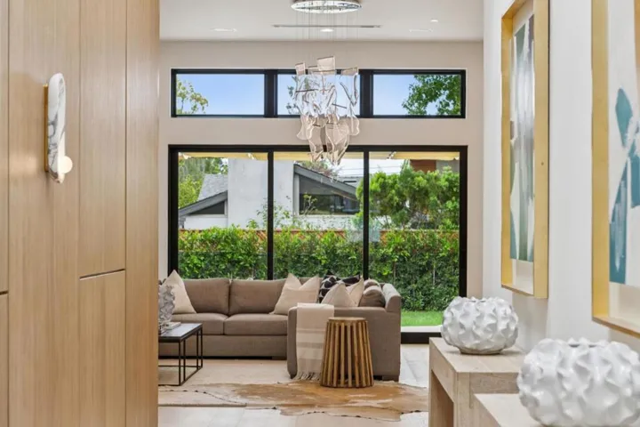 743 Edge Lane, Los Altos, California 94024