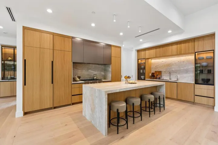 743 Edge Lane, Los Altos, California 94024