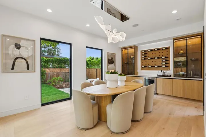 743 Edge Lane, Los Altos, California 94024