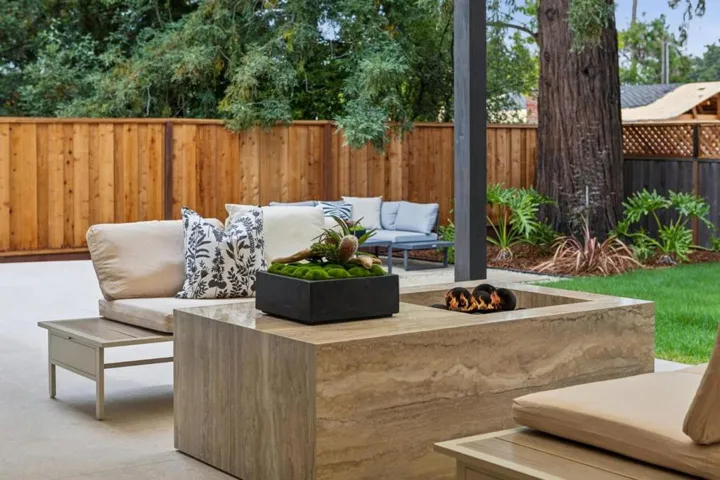 743 Edge Lane, Los Altos, California 94024