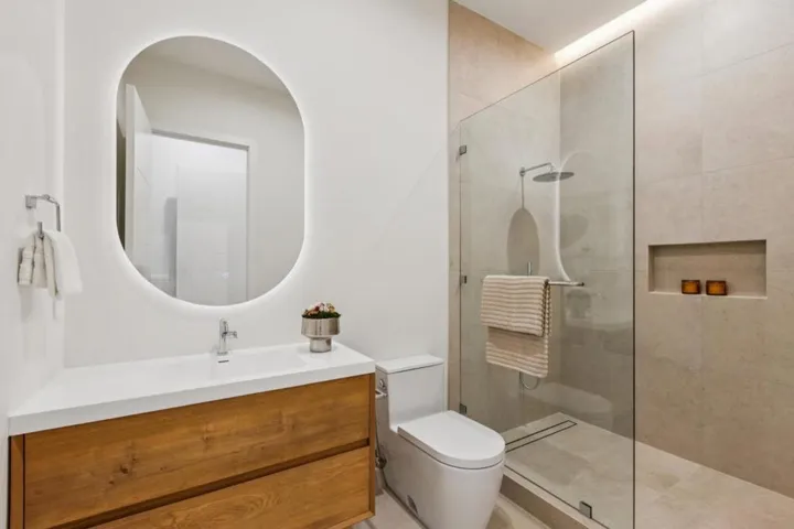 743 Edge Lane, Los Altos, California 94024