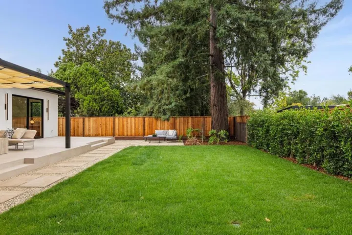 743 Edge Lane, Los Altos, California 94024