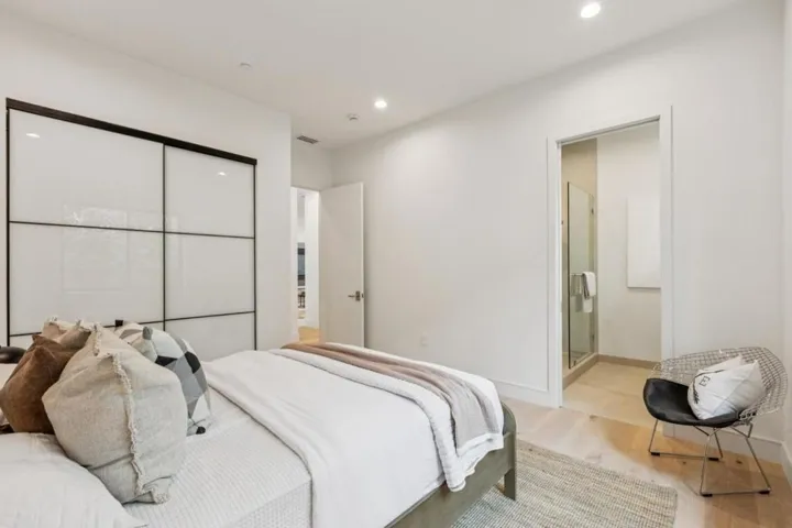 743 Edge Lane, Los Altos, California 94024