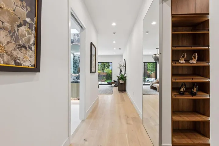 743 Edge Lane, Los Altos, California 94024