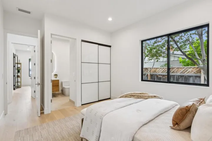 743 Edge Lane, Los Altos, California 94024
