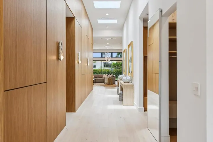 743 Edge Lane, Los Altos, California 94024