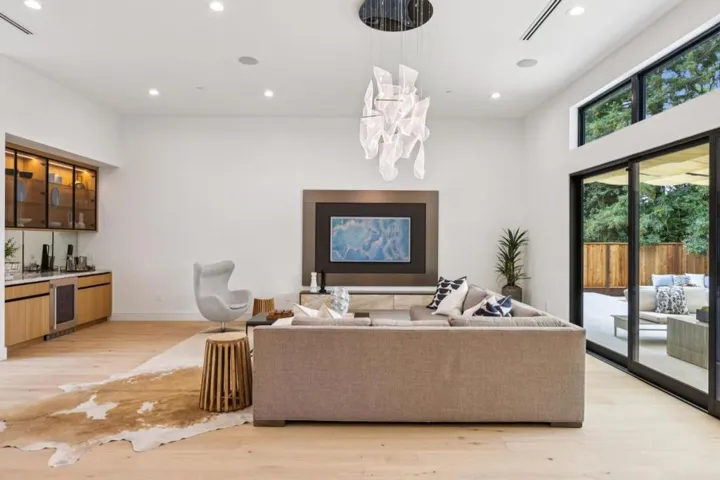 743 Edge Lane, Los Altos, California 94024