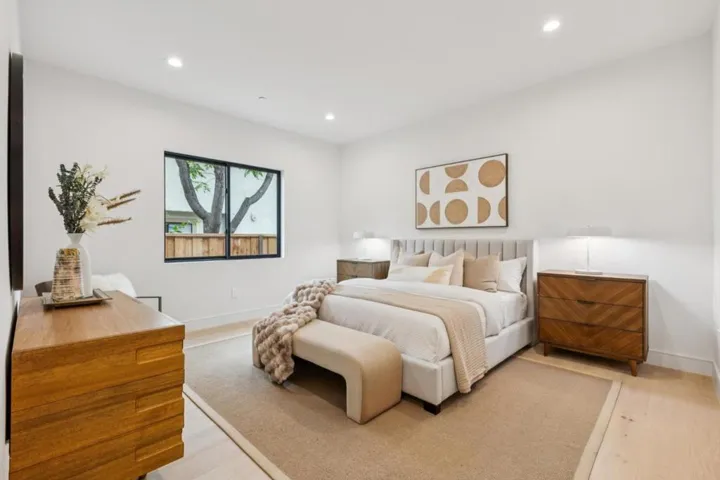 743 Edge Lane, Los Altos, California 94024