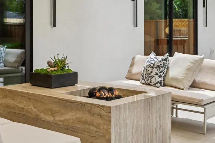743 Edge Lane, Los Altos, California 94024