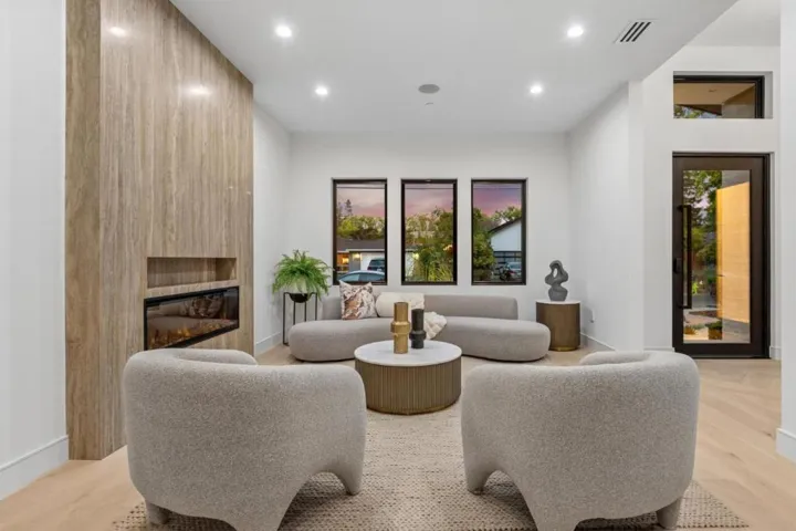 743 Edge Lane, Los Altos, California 94024