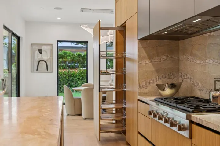 743 Edge Lane, Los Altos, California 94024