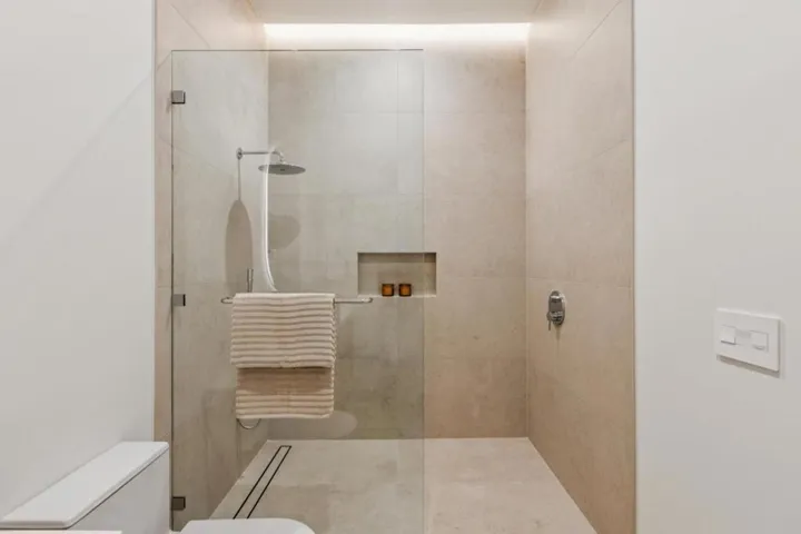 743 Edge Lane, Los Altos, California 94024