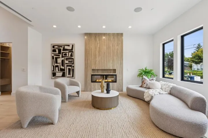 743 Edge Lane, Los Altos, California 94024