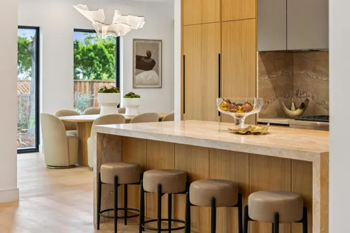 743 Edge Lane, Los Altos, California 94024