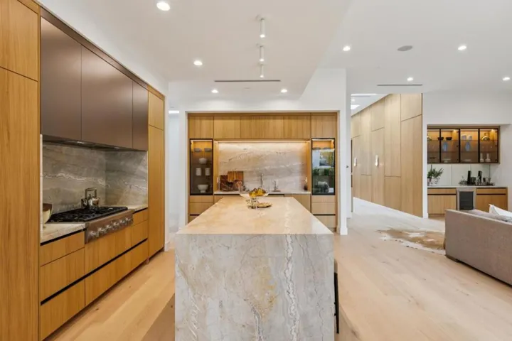 743 Edge Lane, Los Altos, California 94024