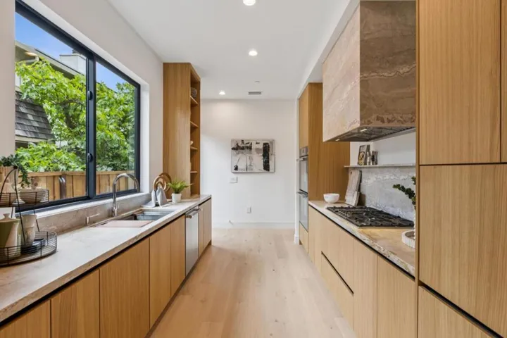 743 Edge Lane, Los Altos, California 94024