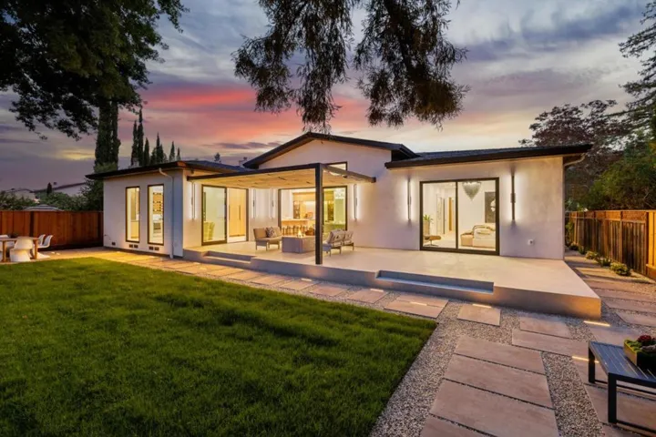 743 Edge Lane, Los Altos, California 94024