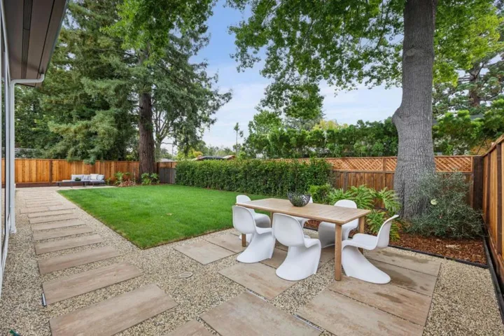 743 Edge Lane, Los Altos, California 94024