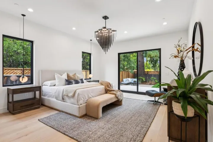 743 Edge Lane, Los Altos, California 94024