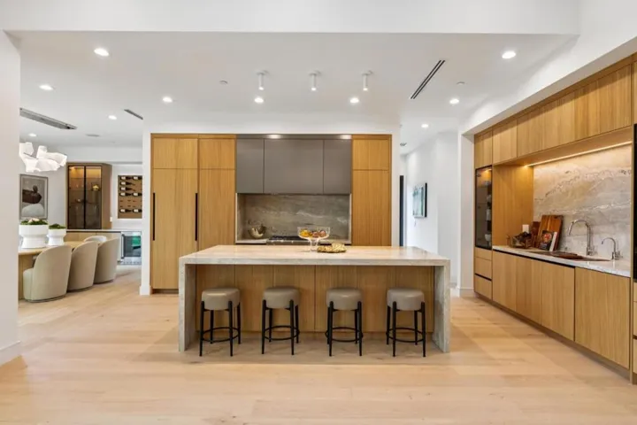 743 Edge Lane, Los Altos, California 94024