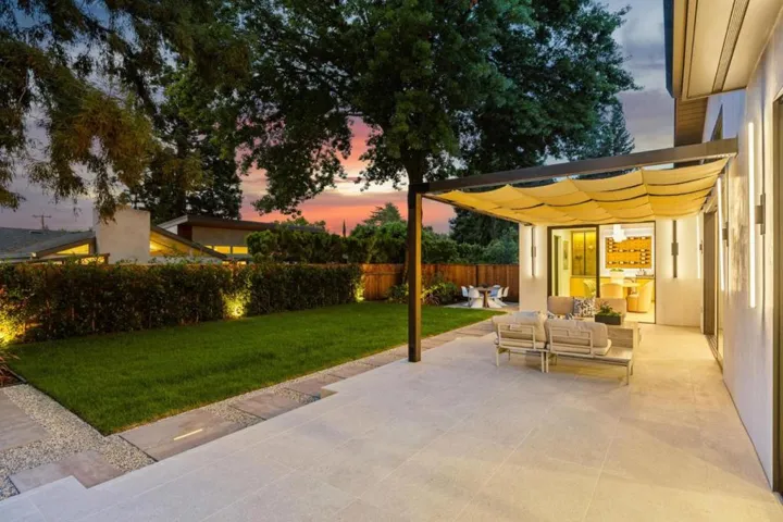 743 Edge Lane, Los Altos, California 94024