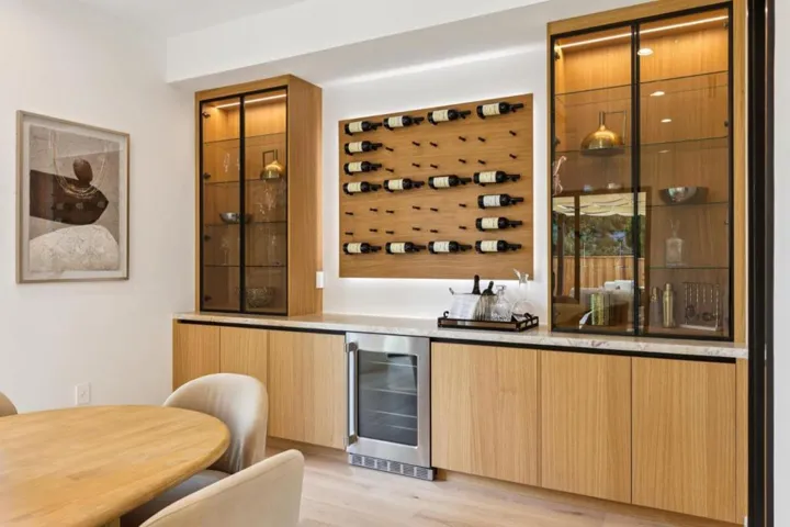 743 Edge Lane, Los Altos, California 94024