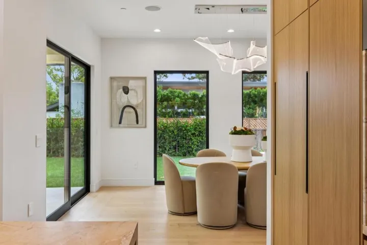 743 Edge Lane, Los Altos, California 94024