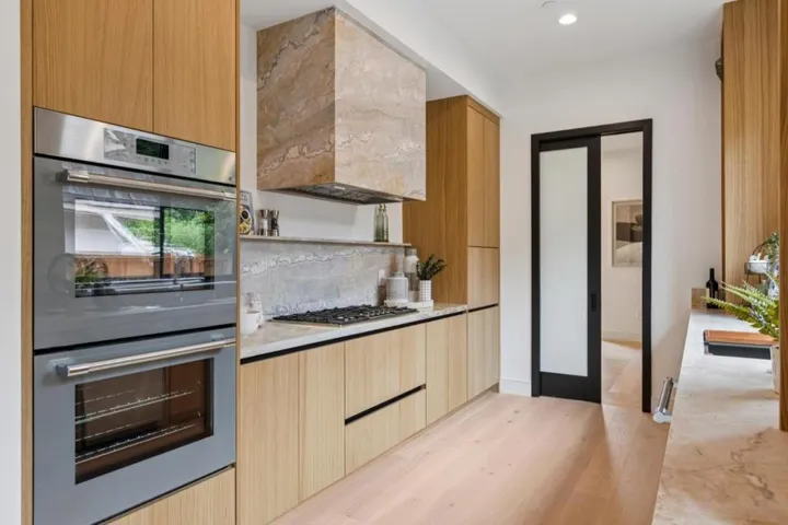 743 Edge Lane, Los Altos, California 94024