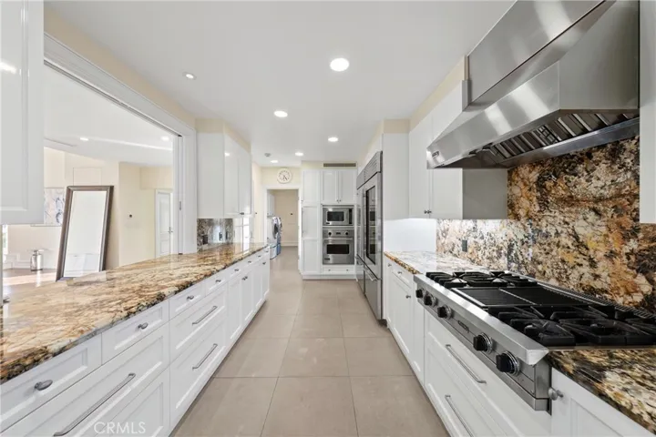 1049 Oak Grove, San Marino, California 91108