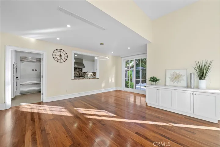 1049 Oak Grove, San Marino, California 91108
