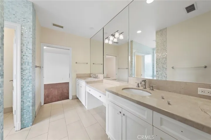 1049 Oak Grove, San Marino, California 91108