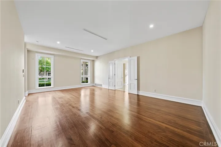 1049 Oak Grove, San Marino, California 91108