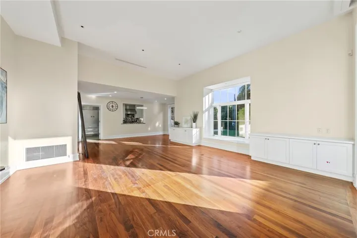1049 Oak Grove, San Marino, California 91108
