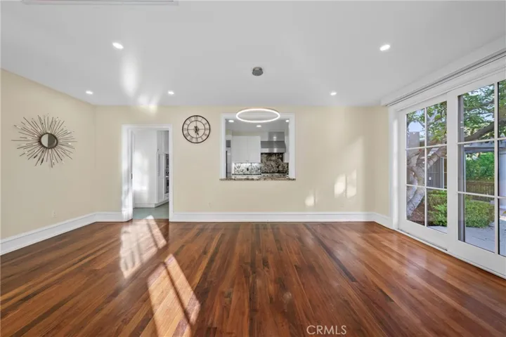 1049 Oak Grove, San Marino, California 91108