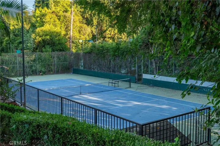 1049 Oak Grove, San Marino, California 91108