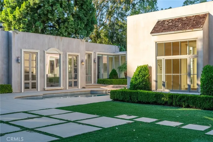1049 Oak Grove, San Marino, California 91108