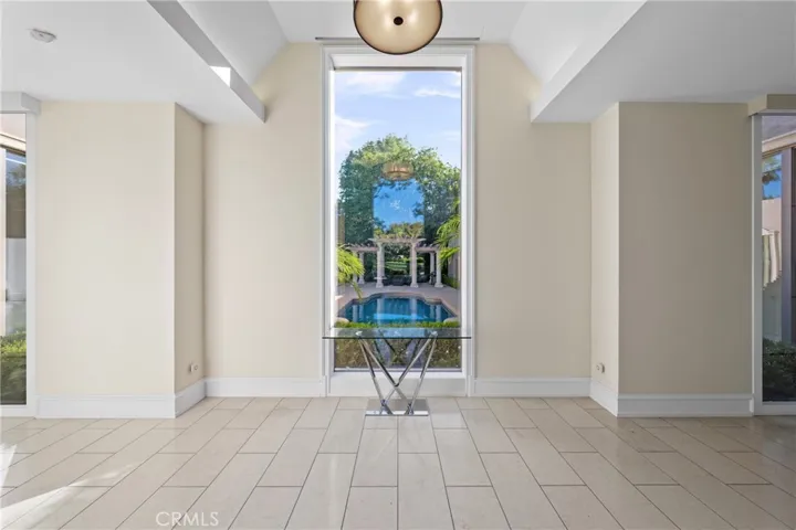 1049 Oak Grove, San Marino, California 91108
