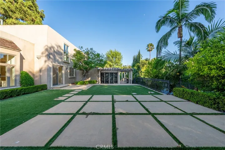 1049 Oak Grove, San Marino, California 91108