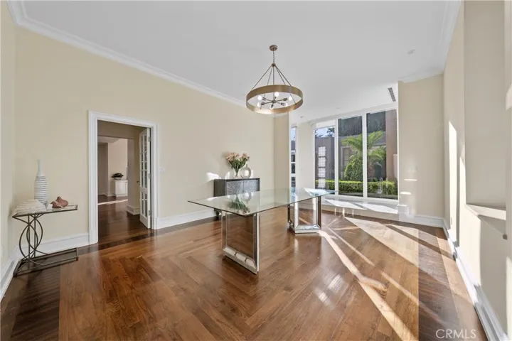1049 Oak Grove, San Marino, California 91108
